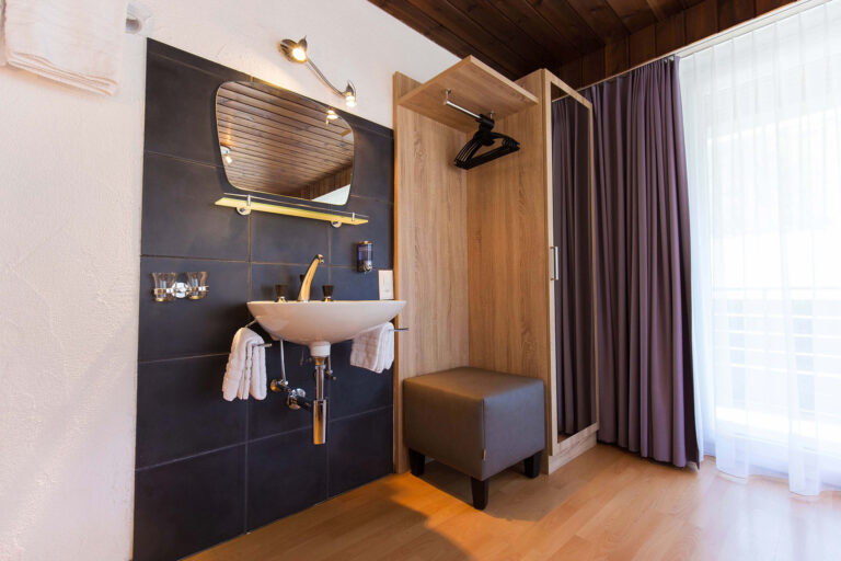 budget_apartments_zermatt_haus_theodul_401_bedroom_011