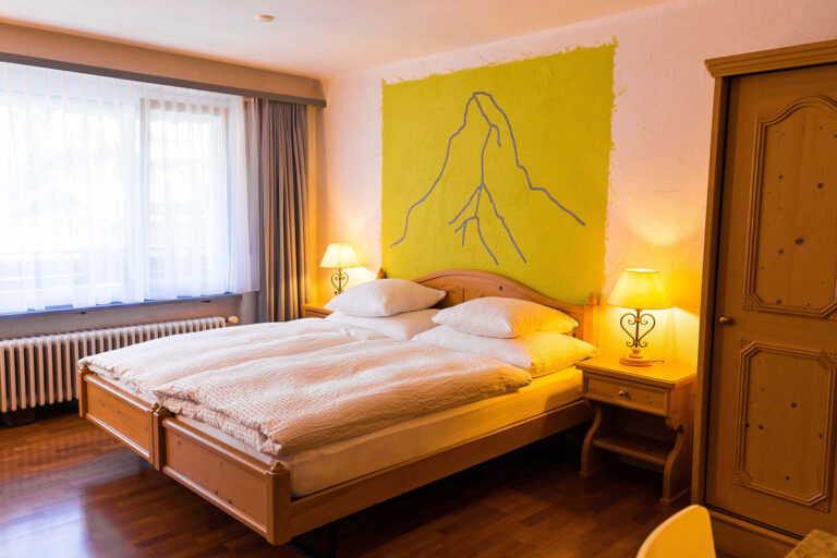 budget_apartments_zermatt_haus_theodul_403_bedroom_010