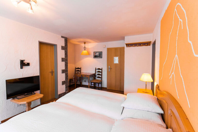 budget_apartments_zermatt_haus_theodul_405_bedroom_011