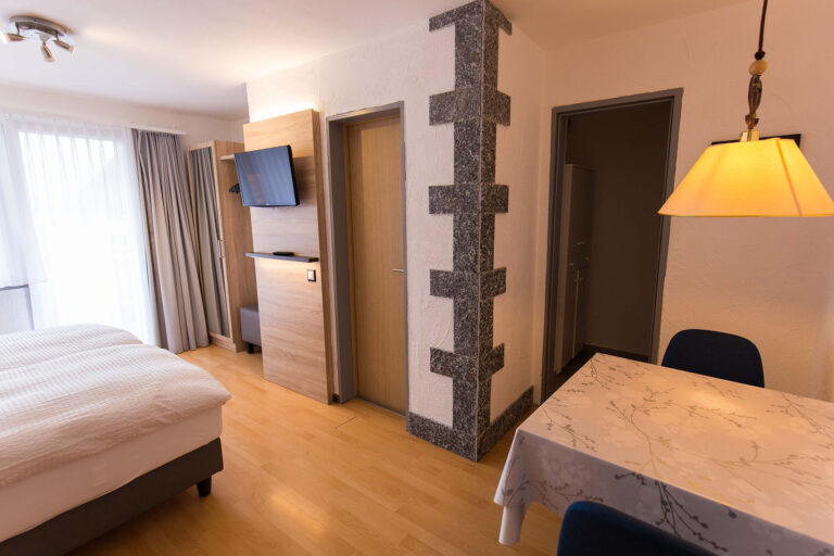 haus_theodul_zermatt_budget_apartments_305_bedroom_011