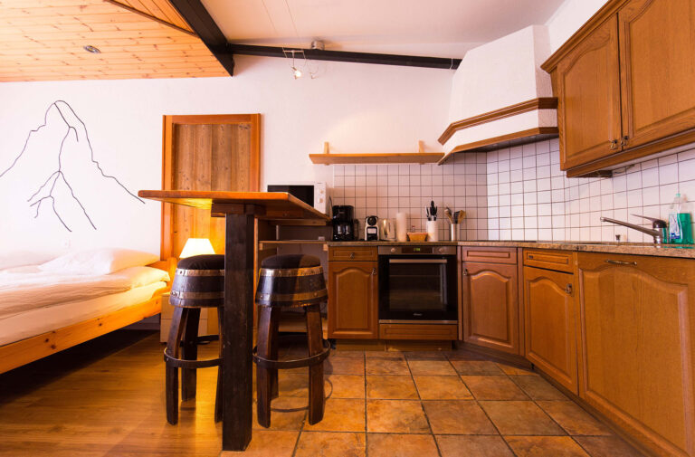 haus_theodul_zermatt_budget_apartments_parterre_living_012