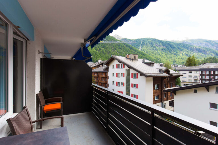 haus_theodul_zermatt_budget_apartments_304_balcony_010-1