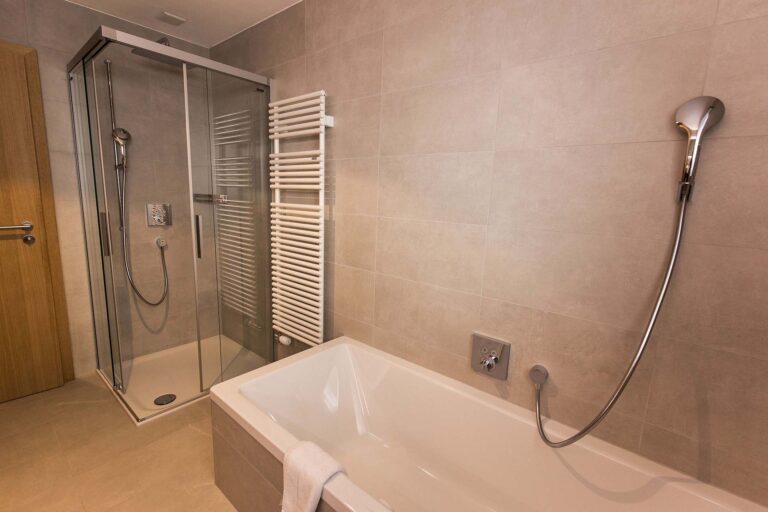 zermatt-holiday-apartments-theodul-bathroom-02