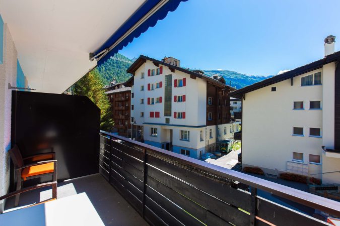 budget_apartments_zermatt_haus_theodul_103_balcony_010.pg_-1