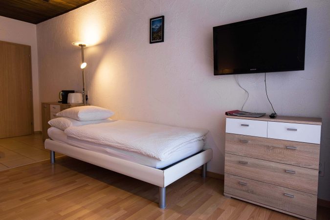 budget_apartments_zermatt_haus_theodul_103_bedroom_011-1