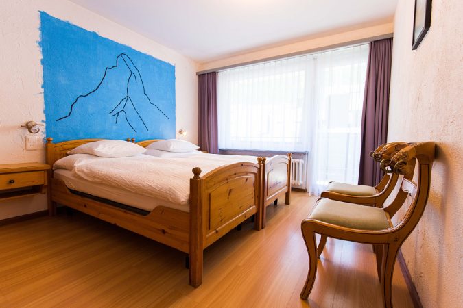 budget_apartments_zermatt_haus_theodul_306_bedroom_010