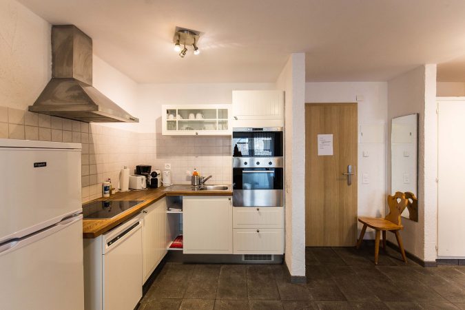 budget_apartments_zermatt_haus_theodul_306_kitchen_010