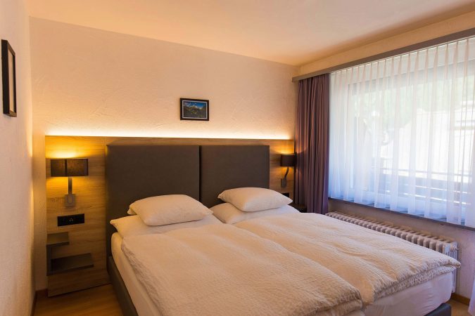budget_apartments_zermatt_haus_theodul_401_bedroom_012
