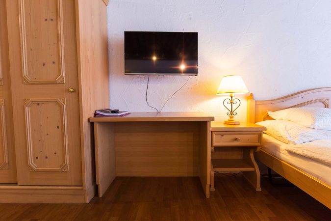budget_apartments_zermatt_haus_theodul_402_bedroom_011