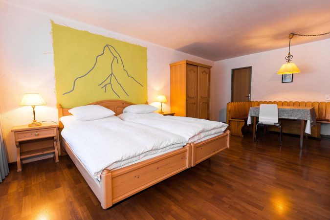 budget_apartments_zermatt_haus_theodul_403_bedroom_011