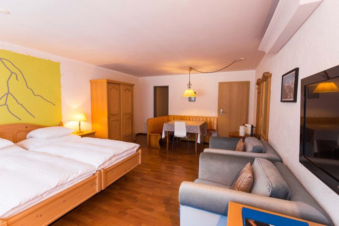 budget_apartments_zermatt_haus_theodul_403_living_012