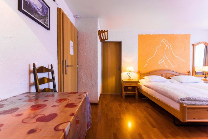 budget_apartments_zermatt_haus_theodul_405_living_010