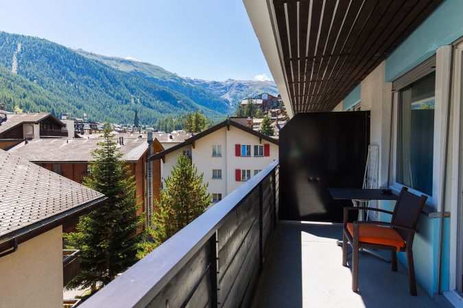 budget_apartments_zermatt_haus_theodul_406_balcony_010
