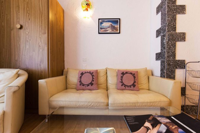 budget_apartments_zermatt_haus_theodul_406_living_012