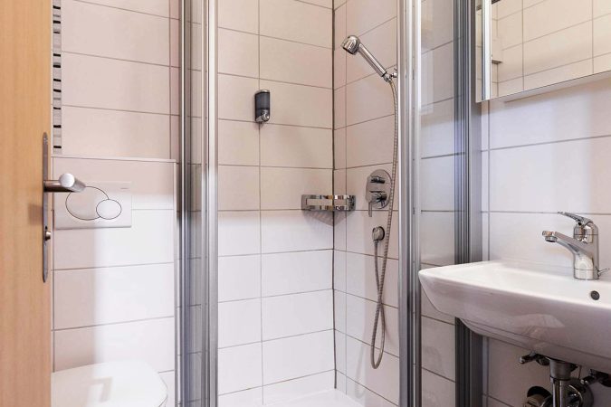 budget_apartments_zermatt_haus_theodul_parterre_04_bathroom_010.jpg