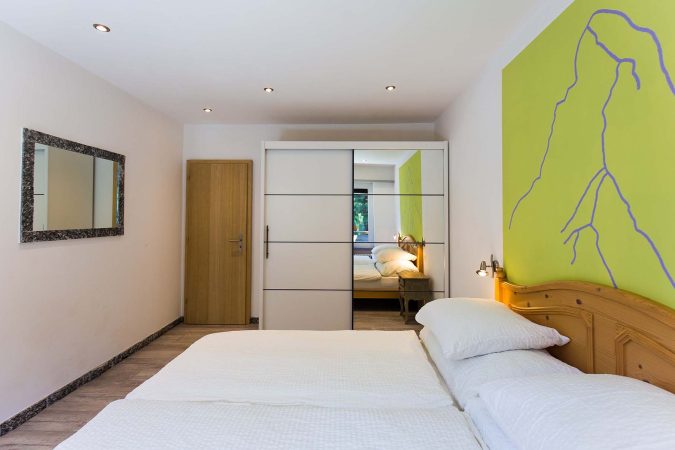 haus_theodul_zermatt_budget_apartments_106_bedroom_010