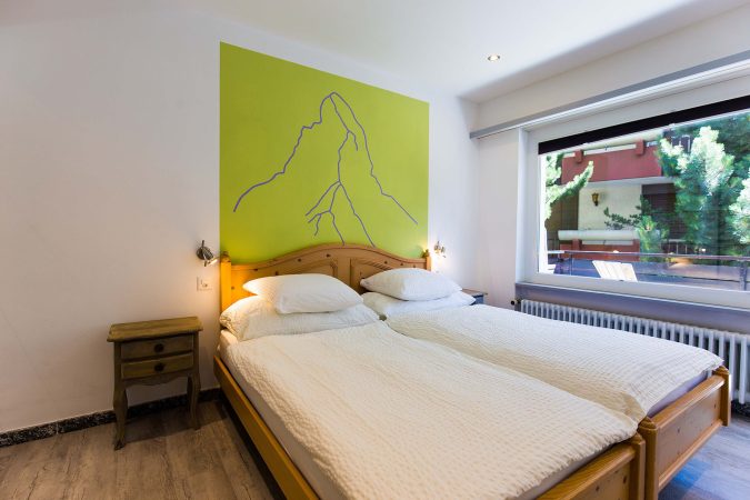 haus_theodul_zermatt_budget_apartments_106_bedroom_011