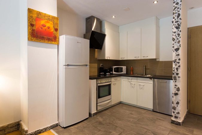 haus_theodul_zermatt_budget_apartments_106_kitchen_011