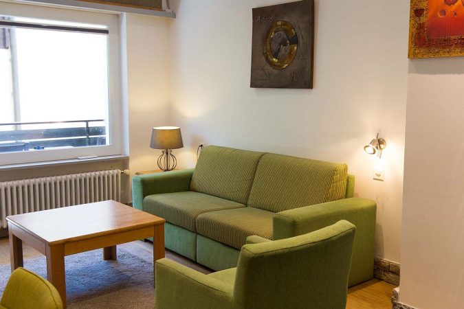 haus_theodul_zermatt_budget_apartments_106_living_012