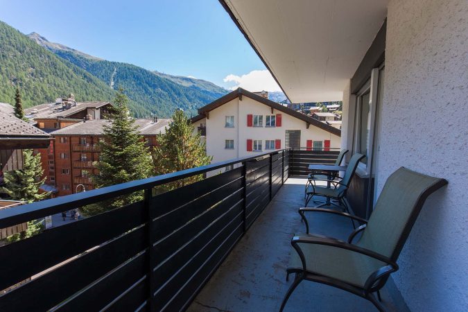 haus_theodul_zermatt_budget_apartments_301_balcony_010