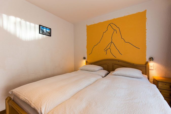 haus_theodul_zermatt_budget_apartments_301_bedroom_011