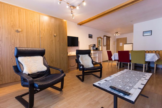 haus_theodul_zermatt_budget_apartments_301_living_010