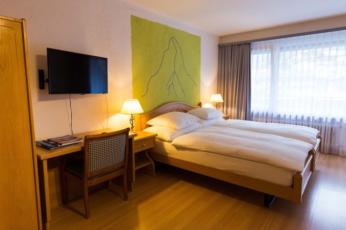 haus_theodul_zermatt_budget_apartments_302_bedroom_010