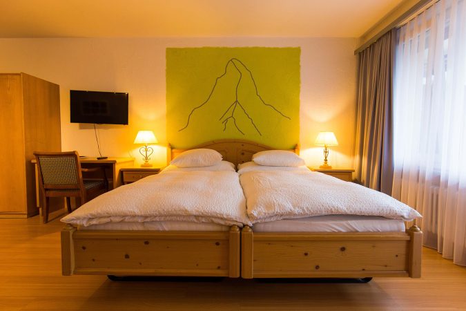 haus_theodul_zermatt_budget_apartments_302_bedroom_012