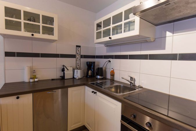 haus_theodul_zermatt_budget_apartments_302_kitchen_010