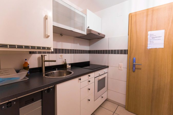 haus_theodul_zermatt_budget_apartments_303_kitchen_011