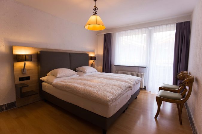 haus_theodul_zermatt_budget_apartments_304_bedroom_011-1
