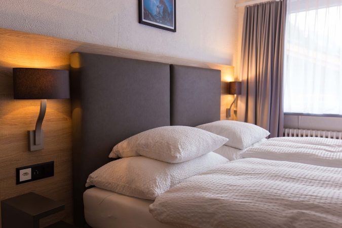 haus_theodul_zermatt_budget_apartments_305_bedroom_014
