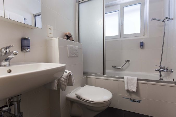 haus_theodul_zermatt_budget_apartments_404_bathroom_010
