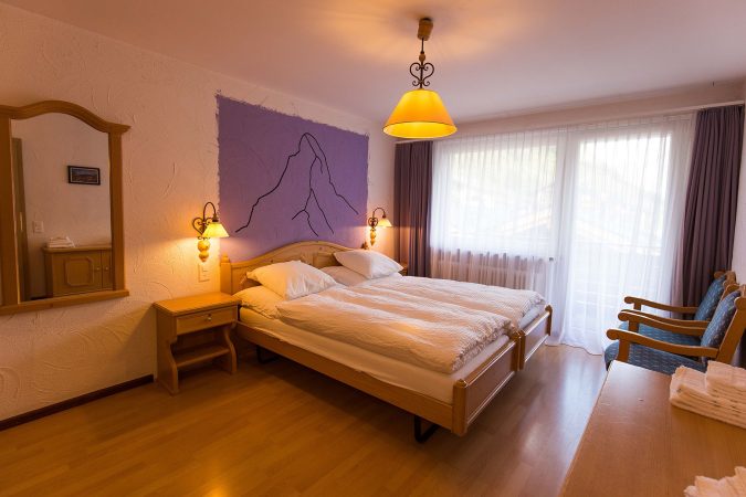 haus_theodul_zermatt_budget_apartments_404_bedroom_010