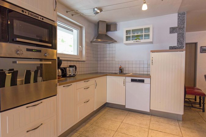 haus_theodul_zermatt_budget_apartments_404_kitchen_010
