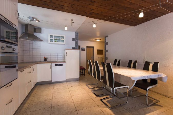 haus_theodul_zermatt_budget_apartments_404_kitchen_011