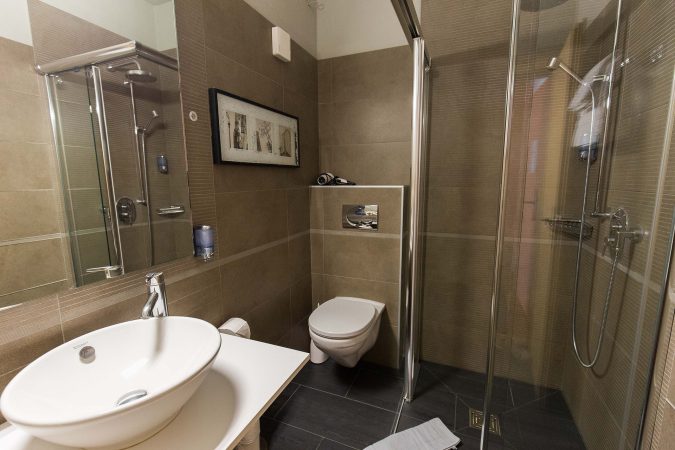 haus_theodul_zermatt_budget_apartments_parterre_bathroom_011