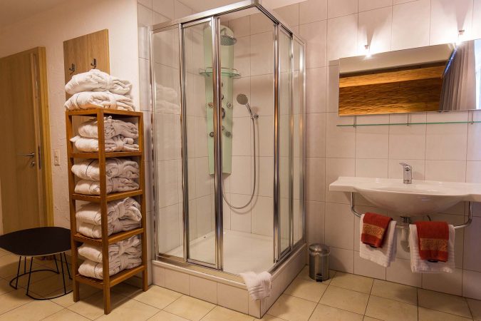 zermatt-holiday-apartments-theodul-penthouse-bedroom-1-bathroom